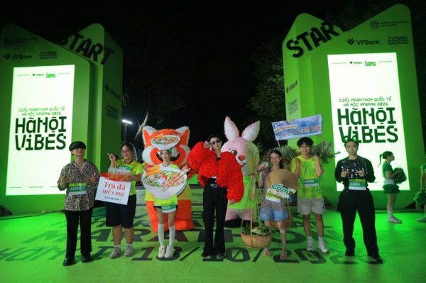 Sắc màu cosplay bùng nổ tại VPBank Hanoi International Marathon 2026