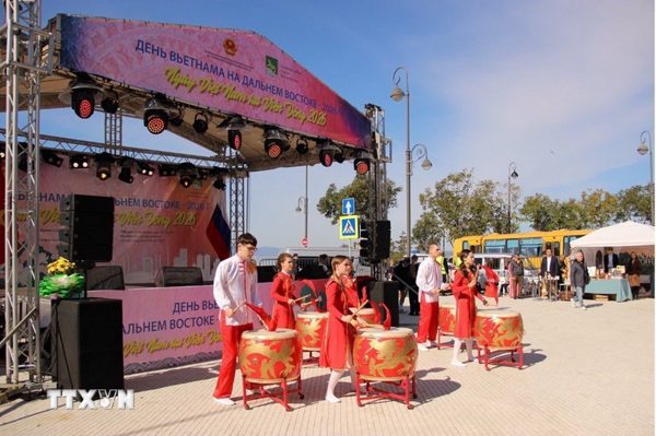 Sắc màu Việt lung linh giữa lòng thành phố vùng Viễn Đông Nga