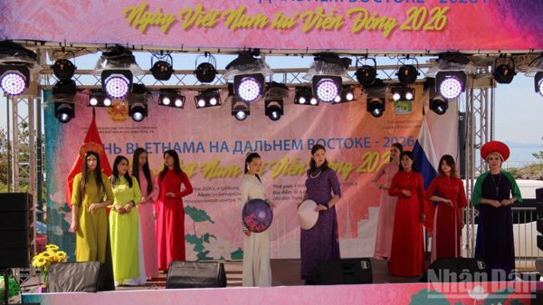 Sắc màu Việt Nam tỏa sáng giữa lòng thành phố vùng Viễn Đông