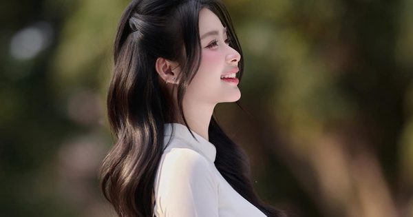 Sắc vóc gây bất ngờ của nữ chính 'quần đùi áo số' phim giờ vàng