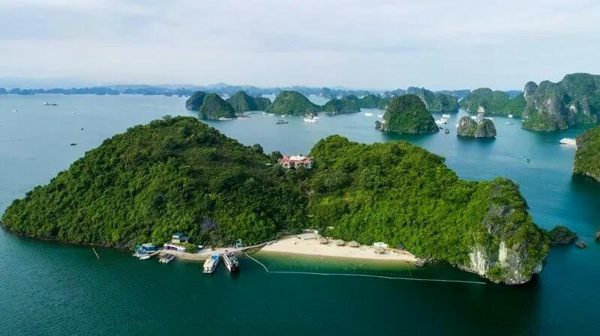 Sách du lịch nổi tiếng giới thiệu vịnh Hạ Long 'đẹp nhất thế giới'