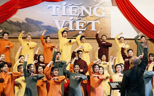 Saigon Choir mất 8 năm đưa 24 ca khúc Việt lên sân khấu hợp xướng