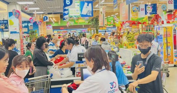 Saigon Co.op tặng quà cho học sinh, sinh viên nhân ngày khai giảng