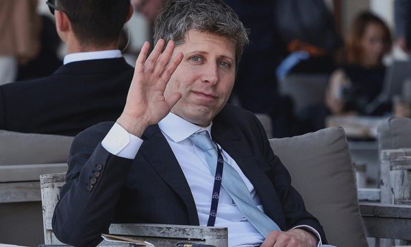Sam Altman: 'Thế giới nên chấp nhận những điều tồi tệ của AI'