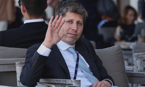 Sam Altman: 'Tôi là fan cuồng của Apple'