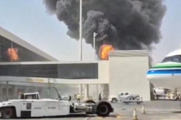 Sân bay lớn lại bị Houthi tấn công, Ả-rập Xê-út bất ngờ liên lạc với Iran
