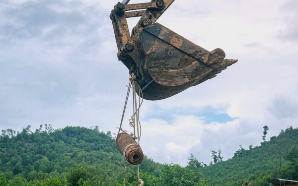 San đất làm nghĩa trang, phát hiện quả bom dài hơn 1,5m, nặng 240kg