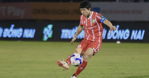 Sân khấu V-League chờ Công Phượng bùng nổ sau 3 năm xa cách
