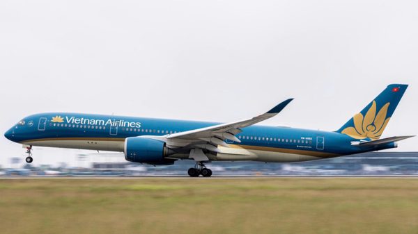 Sản phụ trở dạ trên chuyến bay Vietnam Airlines từ Đan Mạch về TPHCM