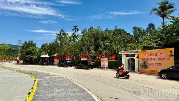 Sẵn sàng cho Lễ dâng hương, dâng hoa nhằm tưởng niệm và tri ân cụ Huỳnh Thúc Kháng