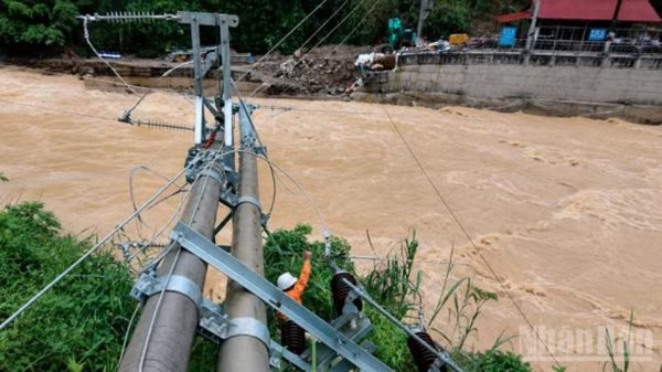 Sẵn sàng ứng phó thiên tai, đưa dòng điện sáng tới bản làng
