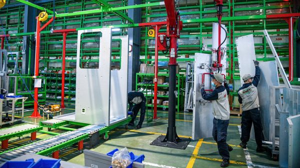 Sản xuất công nghiệp tháng tám tiếp tục duy trì đà tăng trưởng tích cực