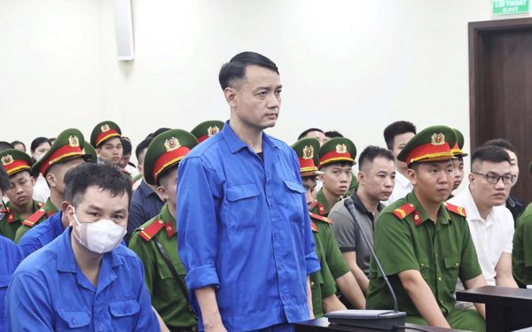 Sản xuất sữa giả cho cả trẻ sơ sinh và bà bầu, hai ‘ông trùm’ chi 150.000 USD chạy án