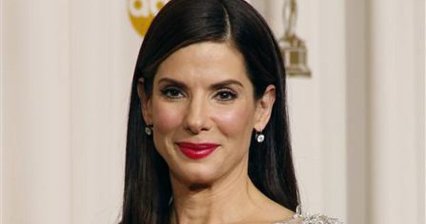Sandra Bullock tiết lộ từng bị yêu cầu cởi đồ khi mới bước chân vào Hollywood
