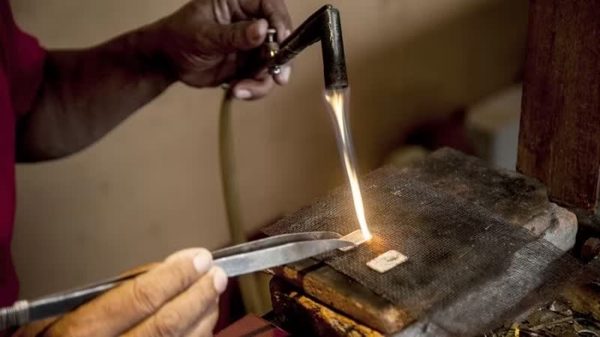 Sáng 10/9: Giá bạc thế giới đảo chiều tăng, chờ đợi tín hiệu chính sách tiếp theo từ FED