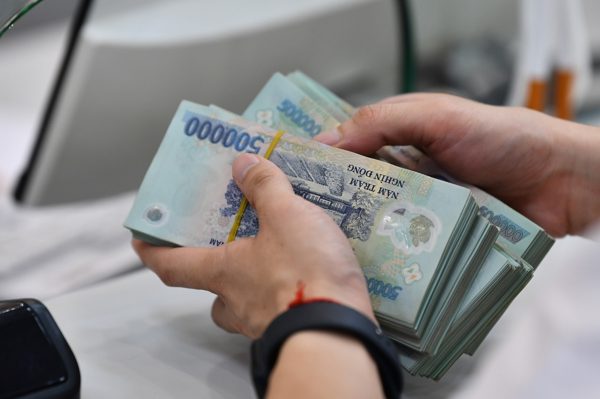 Sang làm cho đối tác sau khi nghỉ việc, nhân viên bị công ty cũ đòi bồi thường 251 triệu