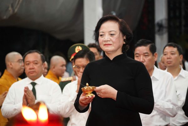Sáng nay diễn ra Lễ viếng, truy điệu và an táng 731 hài cốt liệt sĩ được tìm thấy tại Công viên Lê Thị Riêng
