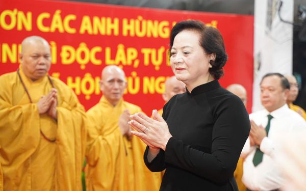 Sáng nay, Giáo hội Phật giáo TP.HCM cử hành nghi thức cầu nguyện ở công viên Lê Thị Riêng