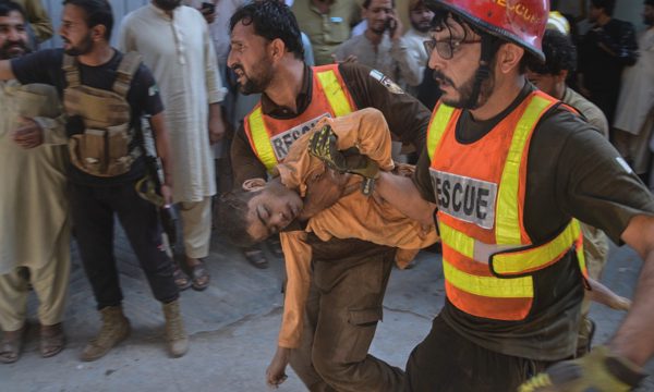 Sập mái trường học tại Pakistan, ít nhất 35 người chết