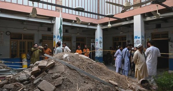 Sập mái trường ở Pakistan, 34 học sinh chết
