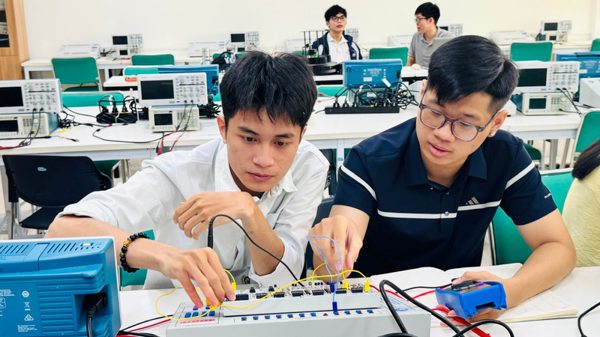 Sáp nhập đại học: Đừng chỉ gộp cơ học