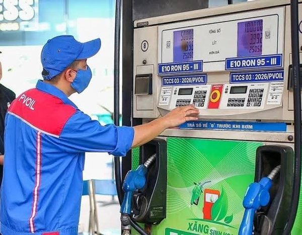 Sắp tới mỗi cửa hàng xăng dầu một giá: Sáng tăng, chiều giảm?