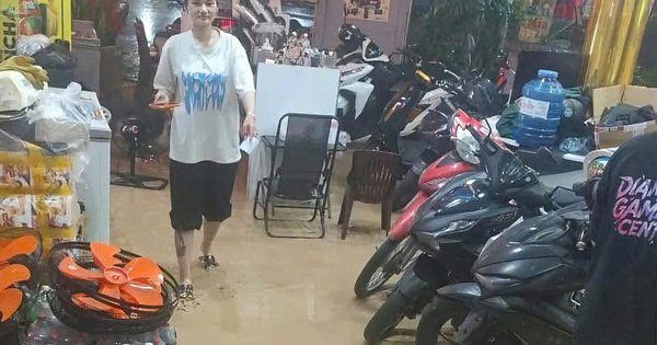 Sập tường bao, bùn đất từ công trình tràn vào nhà dân trong đêm