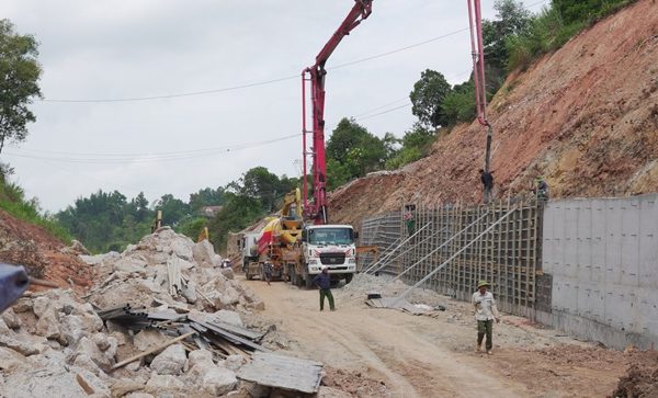 Sạt trượt bờ mái taluy dự án đường tránh trung tâm Cao Bằng