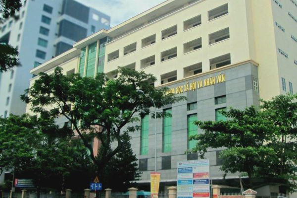 Sau 2 vụ phản ánh, sinh viên lại "sốc" vì học phí kỳ cuối tăng gấp đôi