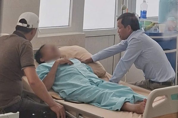Sau 3 mũi tiêm, 2 vợ chồng lần lượt nhập viện