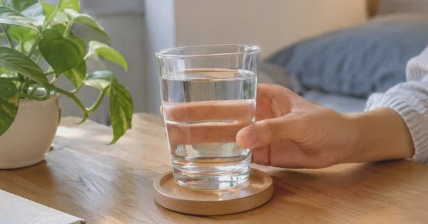 Sau bữa tối nên uống gì tốt cho thận?