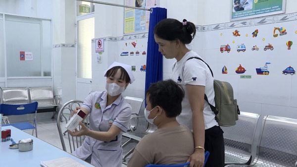 Sau chùm ca não mô cầu tại TP.HCM, người dân đổ xô đi tiêm vaccine
