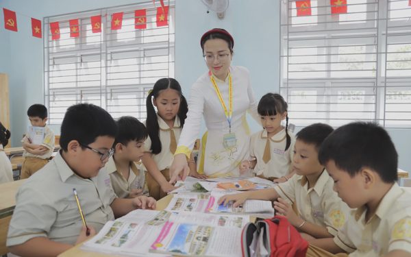 Sau khai giảng, trường mới sáp nhập báo chưa tổ chức bán trú, phụ huynh chới với