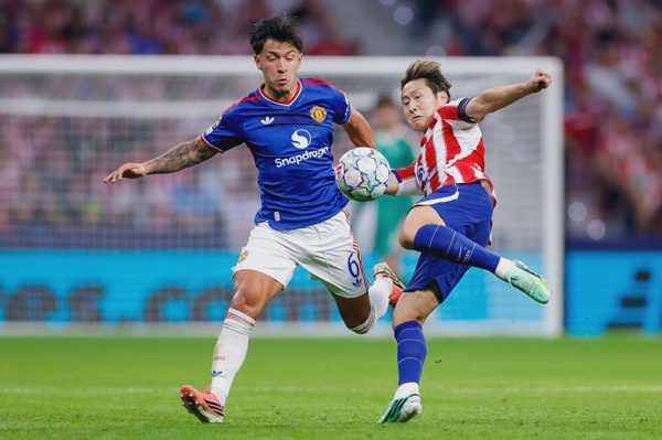 Sau màn chỉ trích lãnh đạo Man Utd, Martinez đối mặt nguy cơ ra đi