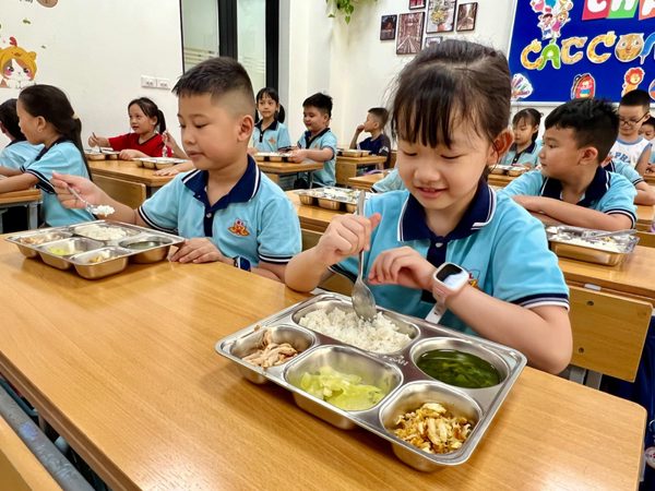 Sau một năm ăn bán trú, học sinh Hà Nội tăng nhiều nhất 5 cm chiều cao