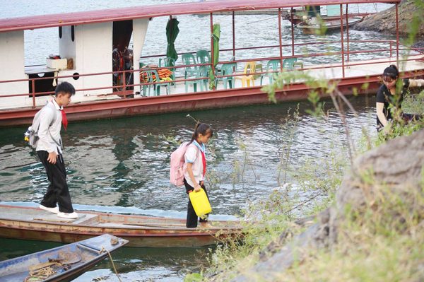 Sau phản ánh của Báo Tiền Phong, Chủ tịch UBND tỉnh Phú Thọ chỉ đạo mở đường cho học sinh đến trường