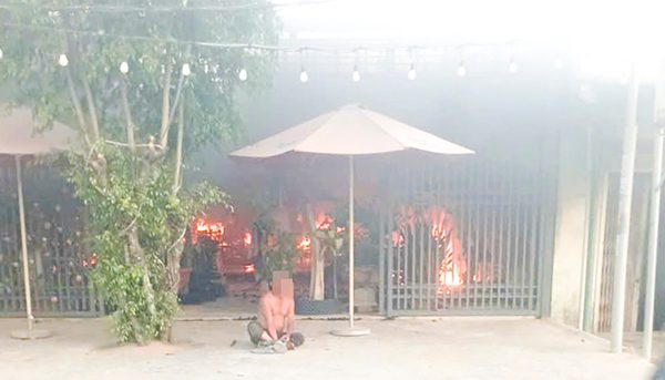 Sau phóng hỏa, người đàn ông ôm nhân tình tự sát