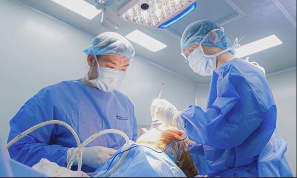 Sau thay khớp gối có ngồi xổm được không?