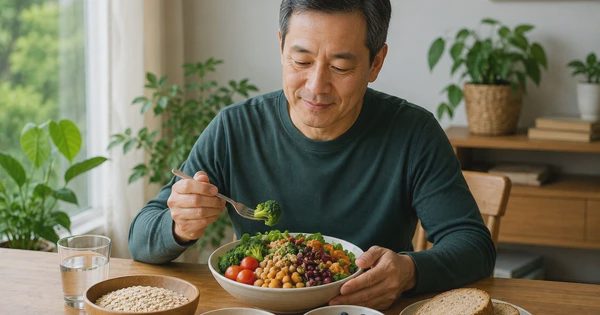 Sau tuổi 40: Nên ăn gì để bảo vệ tim mạch, giảm nguy cơ đột quỵ?