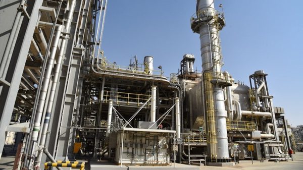 Saudi Arabia đóng đường ống dẫn dầu quan trọng tránh eo biển Hormuz