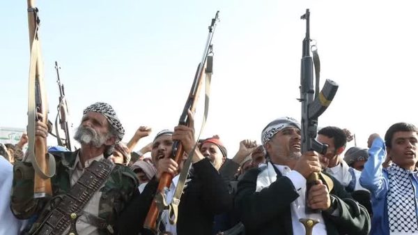 Saudi Arabia không kích cơ sở dầu mỏ ở Yemen, Houthi cảnh báo trả đũa