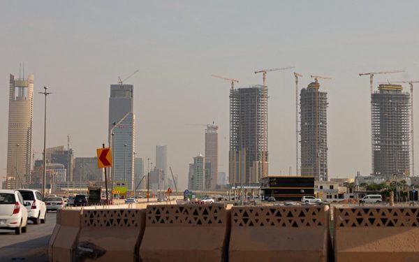 Saudi Arabia tiếp tục 'nóng', sân bay thủ đô Riyadh lại bị tấn công