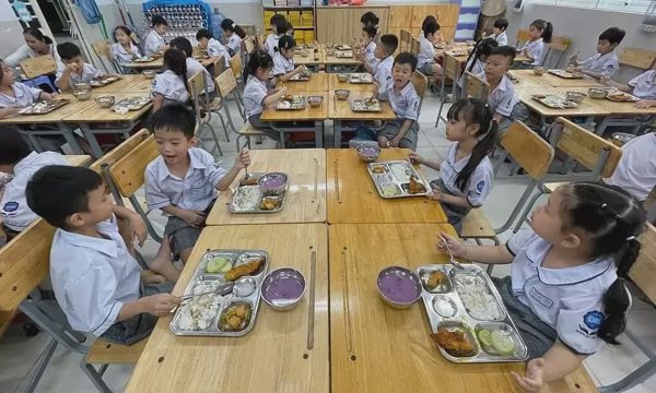 Sẽ miễn thuế thu nhập doanh nghiệp với suất ăn học sinh, sinh viên