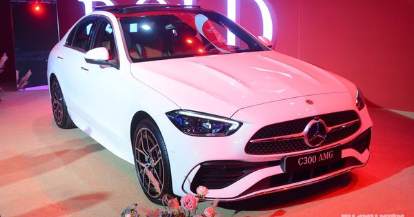 Sedan bán chạy nhất của Mercedes tại Việt Nam bị triệu hồi do lỗi khóa cửa