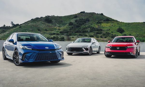 Sedan được chuộng trở lại, xe Nhật và Hàn hưởng lợi