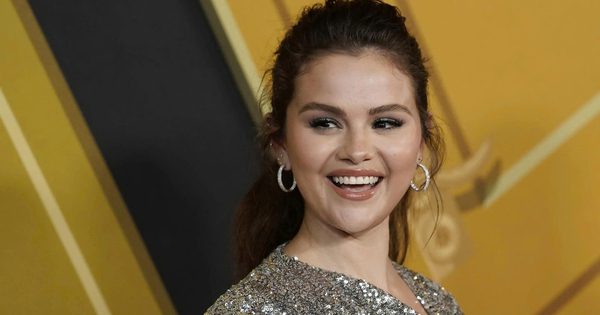 Selena Gomez thừa nhận giọng nói bị biến đổi vì nghiện thuốc lá điện tử