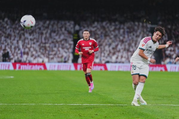 Sevilla đăng một loạt bài mỉa mai Real