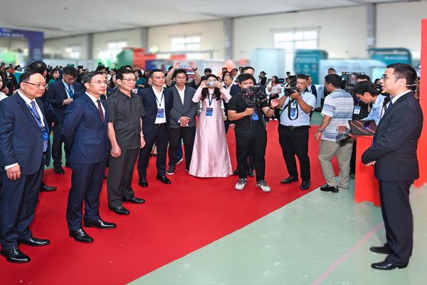 SHB SAHA Shop gây ấn tượng tại sự kiện Chuyển đổi số ngành Ngân hàng 2026