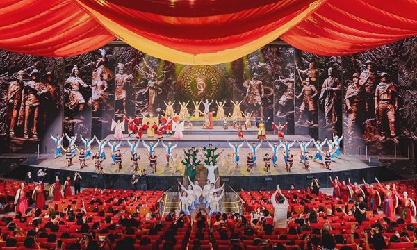 Show 'Đất nước thiên hùng ca' hút khách dịp Quốc Khánh 2/9
