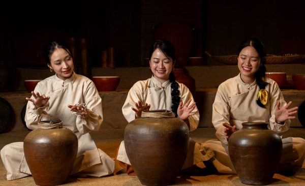 Show độc lạ từ chum, niêu Bát Tràng